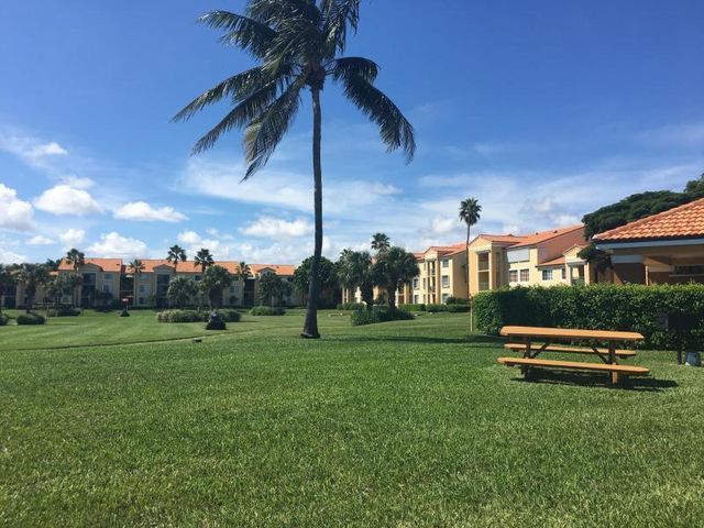 117 Yacht Club Way 307, Hypoluxo, FL 33462