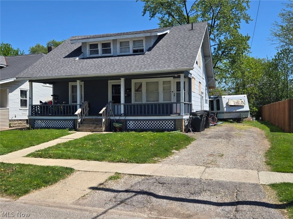 225 Harwood Street, Elyria, OH 44035