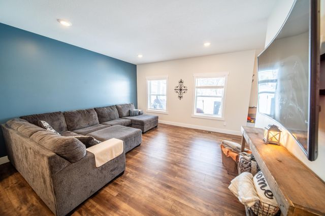 1017 Chester Ave SE, Rochester, MN 55904