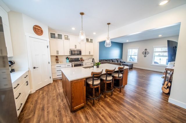 1017 Chester Ave SE, Rochester, MN 55904