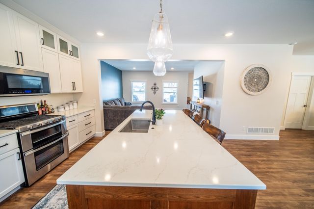 1017 Chester Ave SE, Rochester, MN 55904