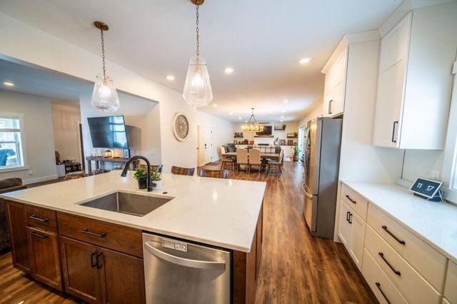 1017 Chester Ave SE, Rochester, MN 55904