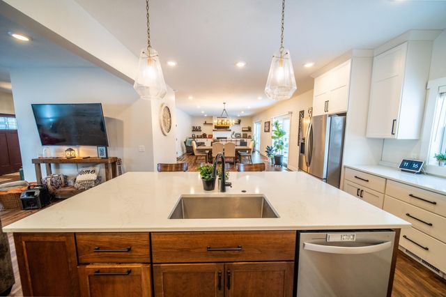 1017 Chester Ave SE, Rochester, MN 55904