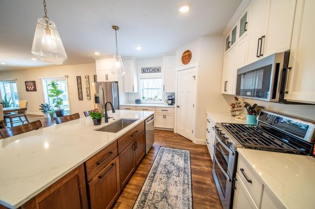 1017 Chester Ave SE, Rochester, MN 55904