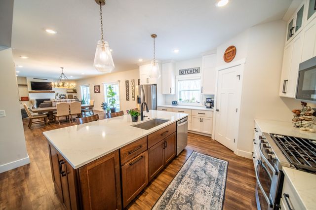 1017 Chester Ave SE, Rochester, MN 55904