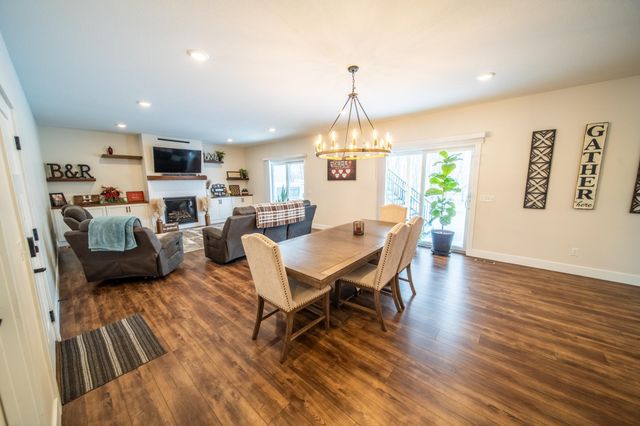 1017 Chester Ave SE, Rochester, MN 55904