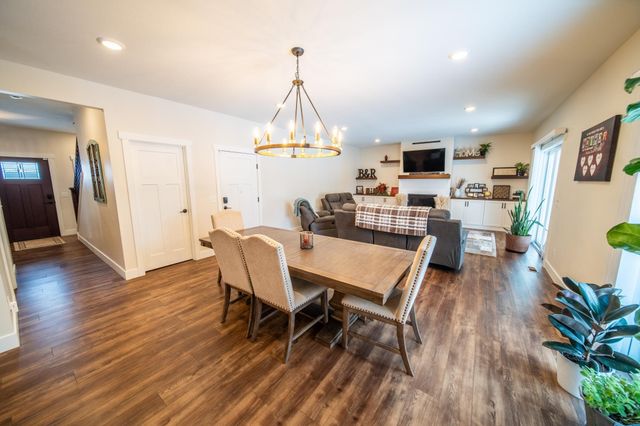 1017 Chester Ave SE, Rochester, MN 55904