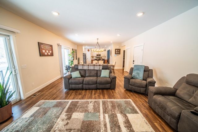 1017 Chester Ave SE, Rochester, MN 55904