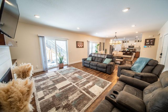 1017 Chester Ave SE, Rochester, MN 55904