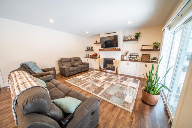 1017 Chester Ave SE, Rochester, MN 55904