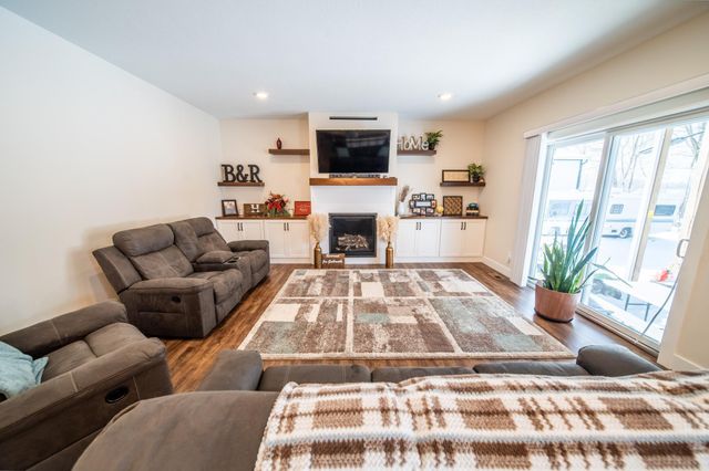 1017 Chester Ave SE, Rochester, MN 55904