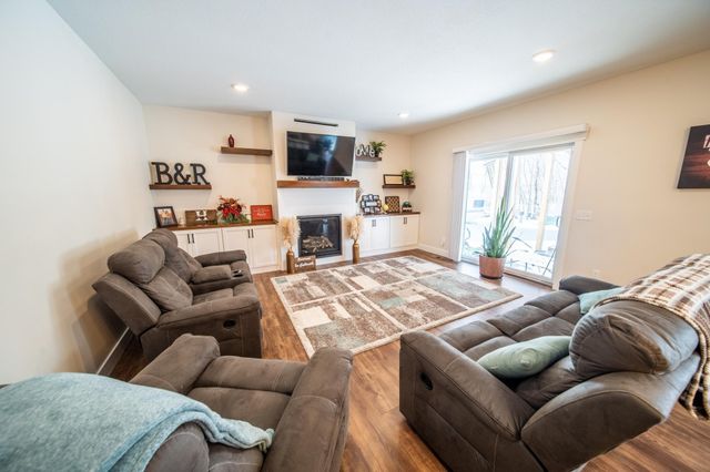 1017 Chester Ave SE, Rochester, MN 55904