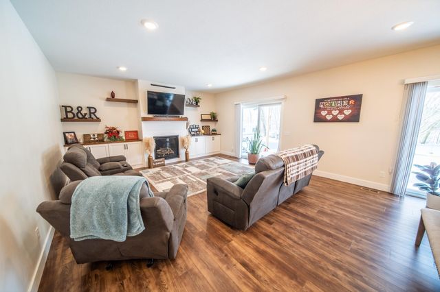 1017 Chester Ave SE, Rochester, MN 55904