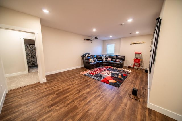 1017 Chester Ave SE, Rochester, MN 55904