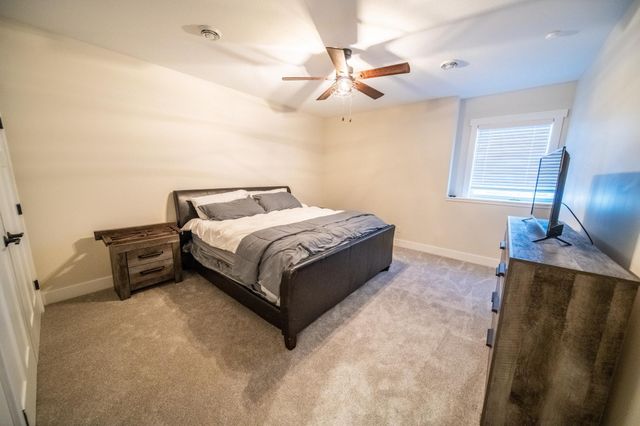 1017 Chester Ave SE, Rochester, MN 55904