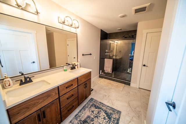 1017 Chester Ave SE, Rochester, MN 55904