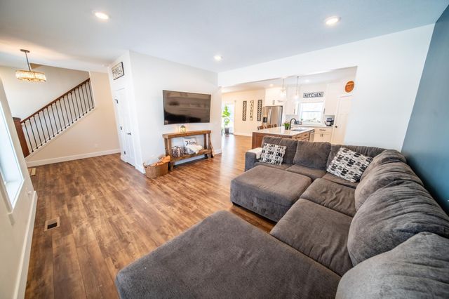 1017 Chester Ave SE, Rochester, MN 55904