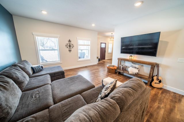 1017 Chester Ave SE, Rochester, MN 55904