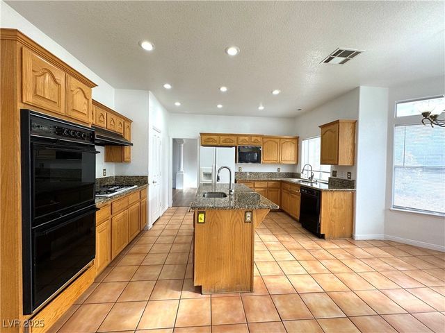 7913 WATERFALLS Avenue, Las Vegas, NV 89128