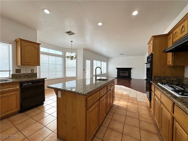 7913 WATERFALLS Avenue, Las Vegas, NV 89128