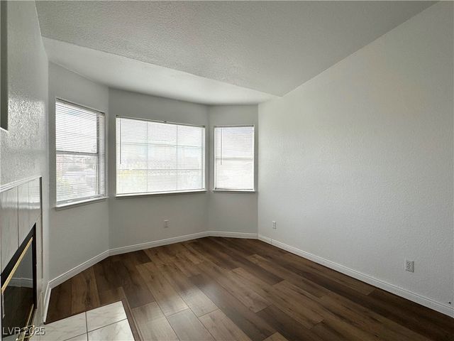 7913 WATERFALLS Avenue, Las Vegas, NV 89128