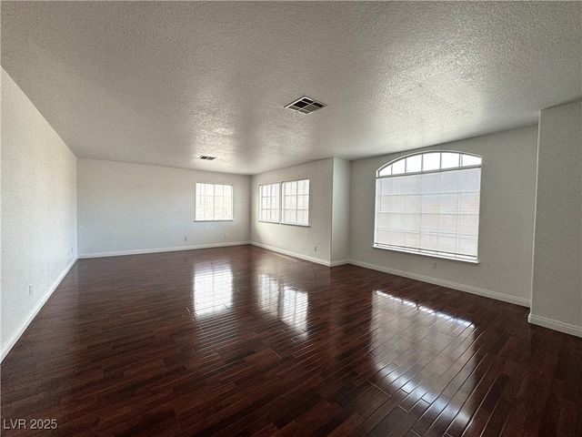 7913 WATERFALLS Avenue, Las Vegas, NV 89128