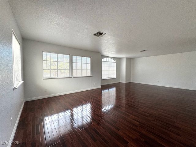 7913 WATERFALLS Avenue, Las Vegas, NV 89128