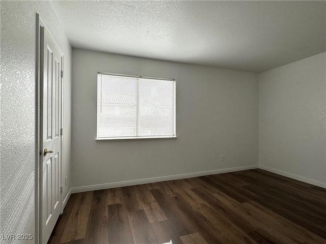 7913 WATERFALLS Avenue, Las Vegas, NV 89128