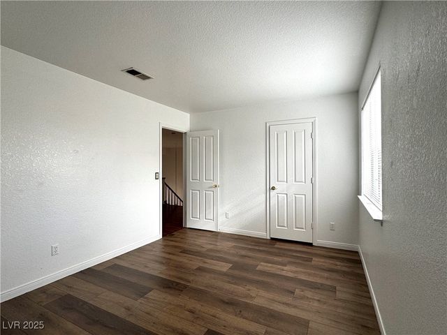 7913 WATERFALLS Avenue, Las Vegas, NV 89128