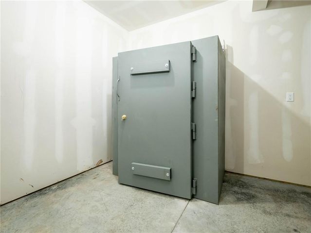 1301 NE Sequoia Court, Oak Grove, MO 64075