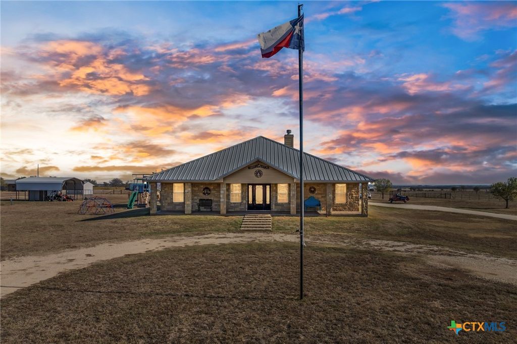 1986 Rattler Hill Road, Mcgregor, TX 76657