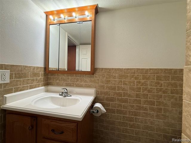 45429 Brunswick Drive, Canton, MI 48187