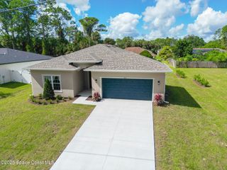 834 Hartsdale Avenue SW, Palm Bay, FL 32908