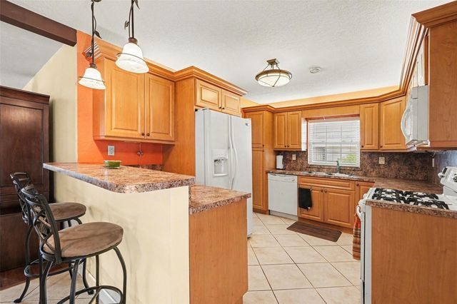 7815 N WOODLYNNE AVENUE, Tampa, FL 33614