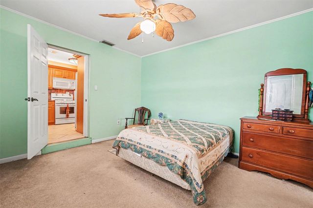 7815 N WOODLYNNE AVENUE, Tampa, FL 33614