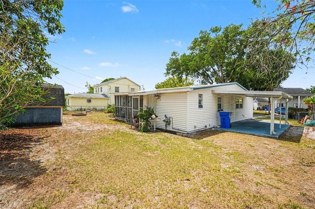 7815 N WOODLYNNE AVENUE, Tampa, FL 33614