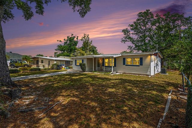 7815 N WOODLYNNE AVENUE, Tampa, FL 33614