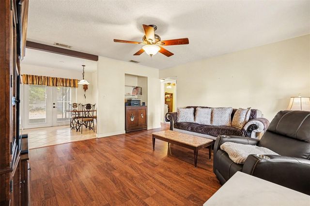 7815 N WOODLYNNE AVENUE, Tampa, FL 33614