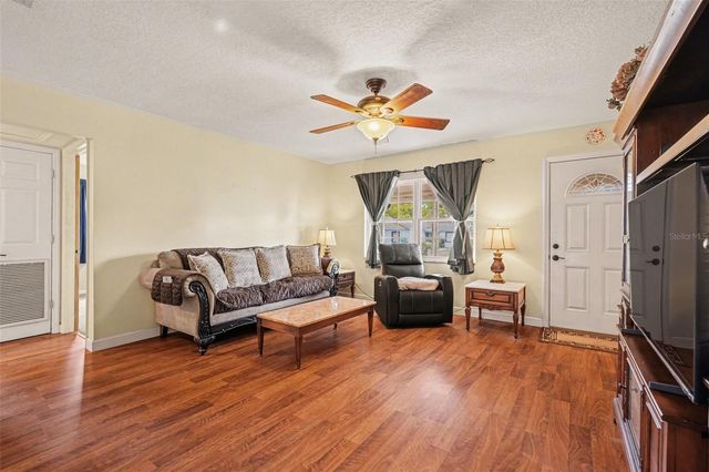 7815 N WOODLYNNE AVENUE, Tampa, FL 33614