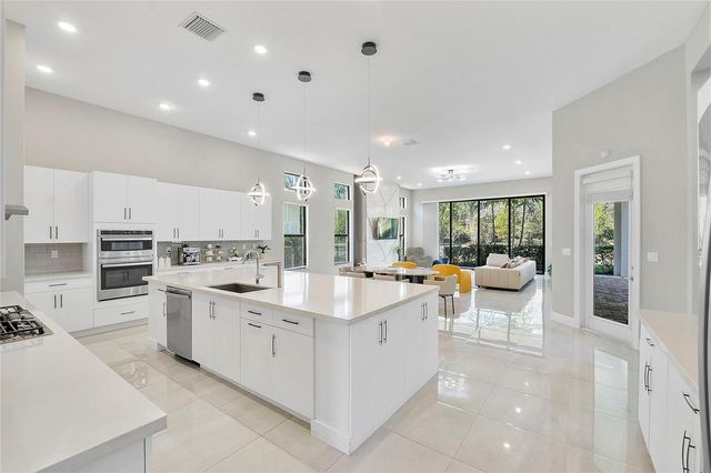 9245 W Parkland Bay Trail, Parkland, FL 33076
