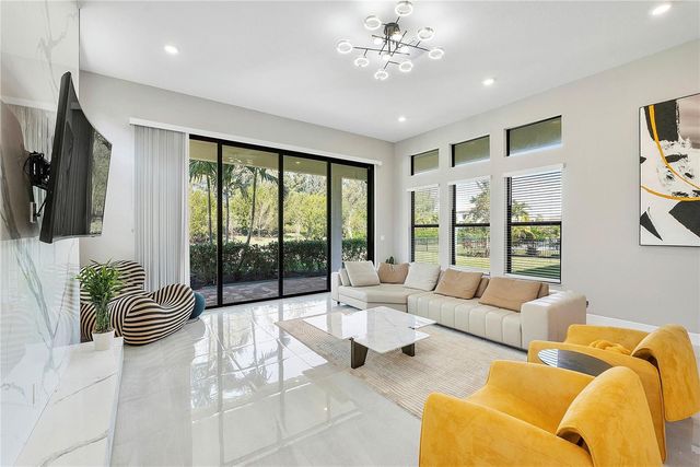 9245 W Parkland Bay Trail, Parkland, FL 33076