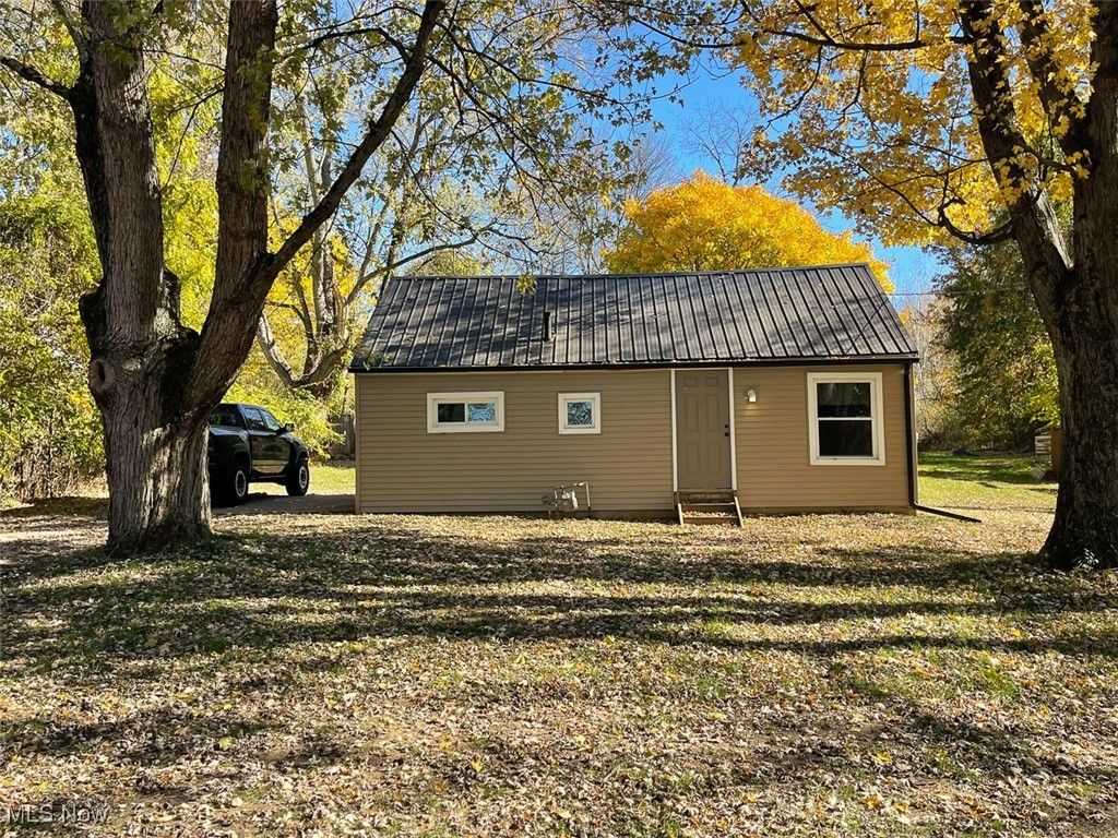 2913 Warren Drive, Uniontown, OH 44685