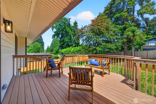 19624 62nd Avenue NE, Kenmore, WA 98028