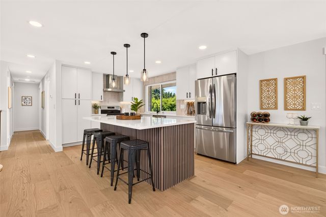 19624 62nd Avenue NE, Kenmore, WA 98028