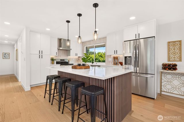 19624 62nd Avenue NE, Kenmore, WA 98028