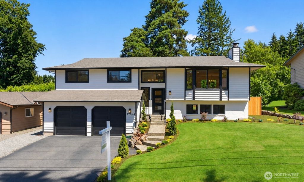 19624 62nd Avenue NE, Kenmore, WA 98028