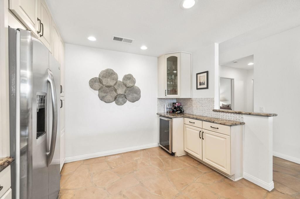 Image 11 of property listing at 38674 Wisteria Drive, Palm Desert, CA 92211