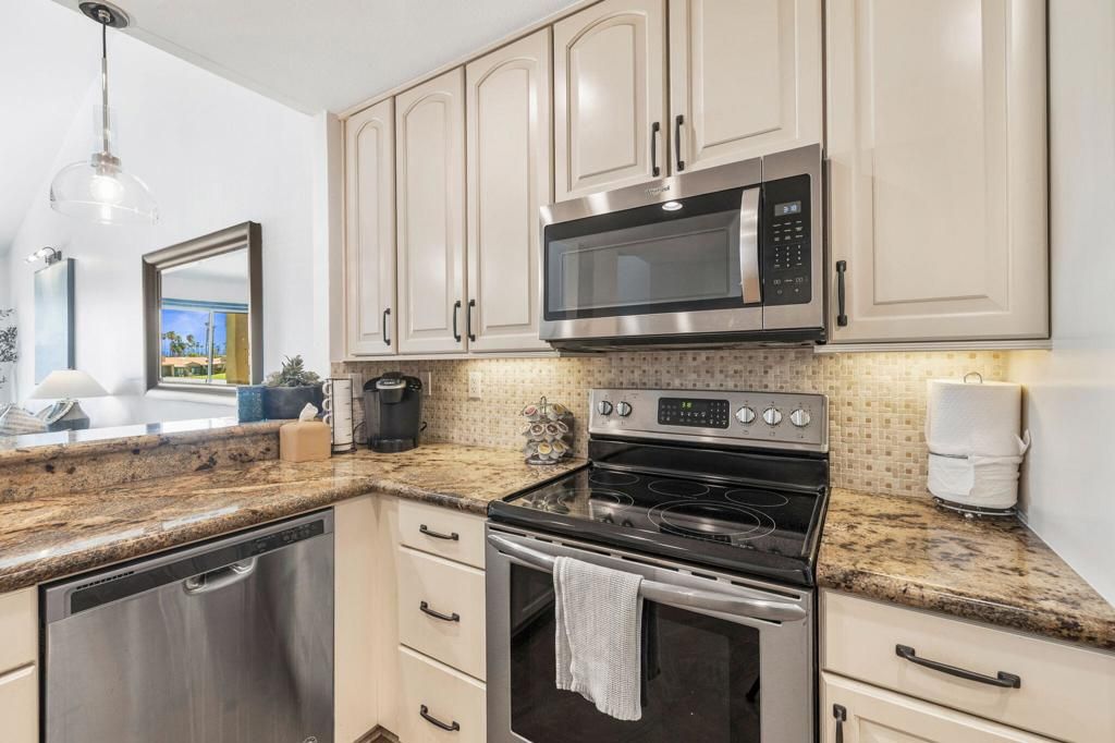 Image 13 of property listing at 38674 Wisteria Drive, Palm Desert, CA 92211