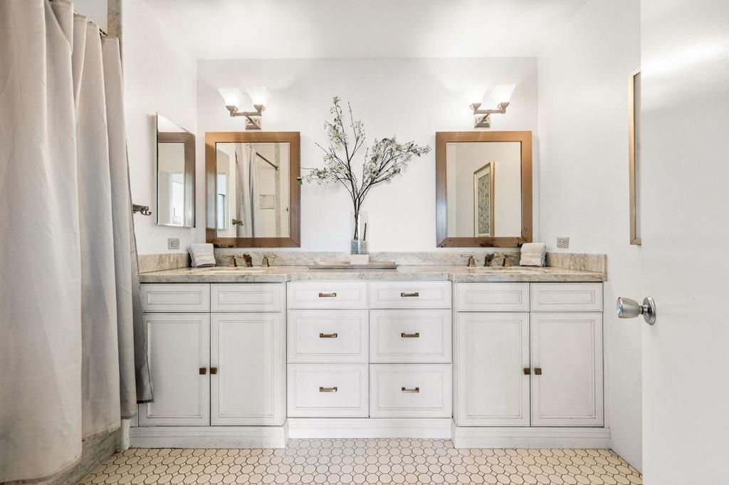 Image 16 of property listing at 38674 Wisteria Drive, Palm Desert, CA 92211