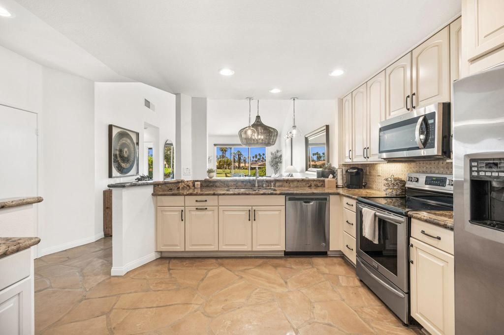 Image 8 of property listing at 38674 Wisteria Drive, Palm Desert, CA 92211